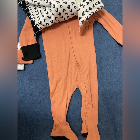 NWT Onesies Footies 3 Piece set Neutral colors Unisex size 3-6 months - Picture 4 of 4